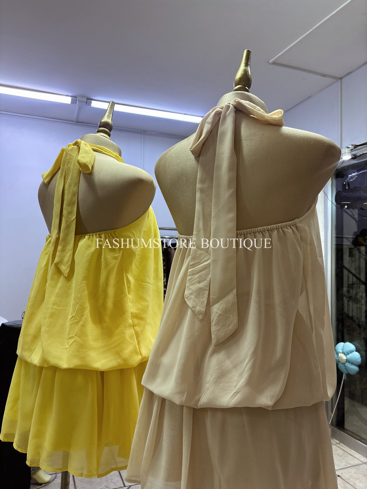 Vestido cuello halter espalda descubierta