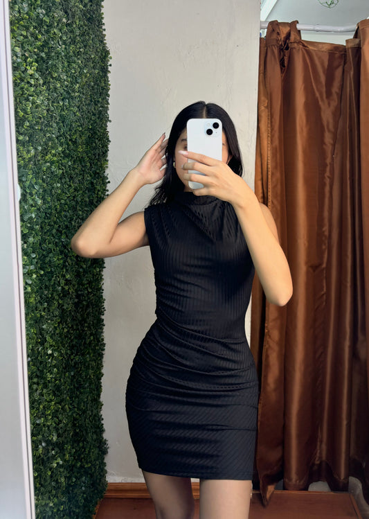 Vestido negro pegado