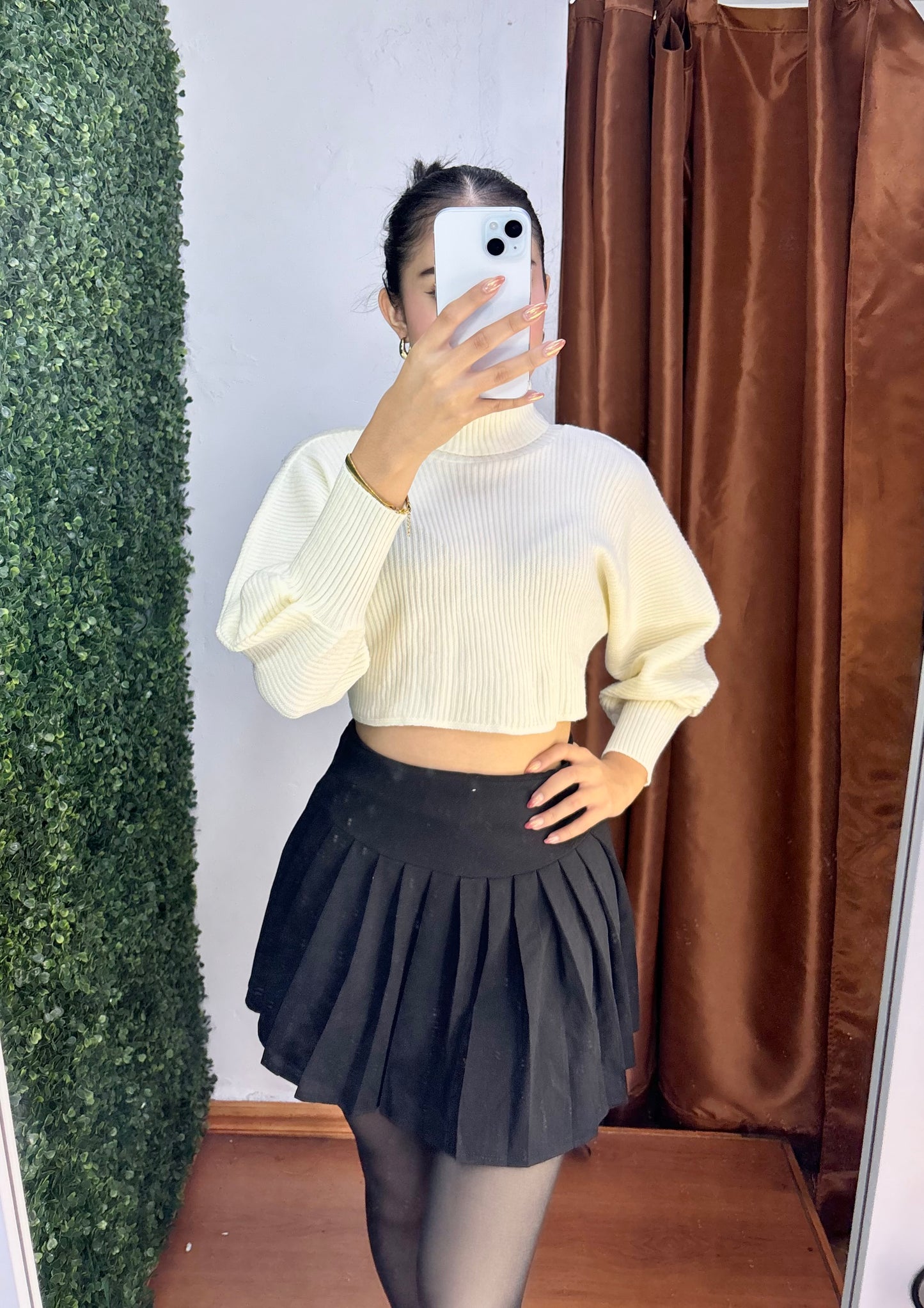 Suéter crop cuello alto