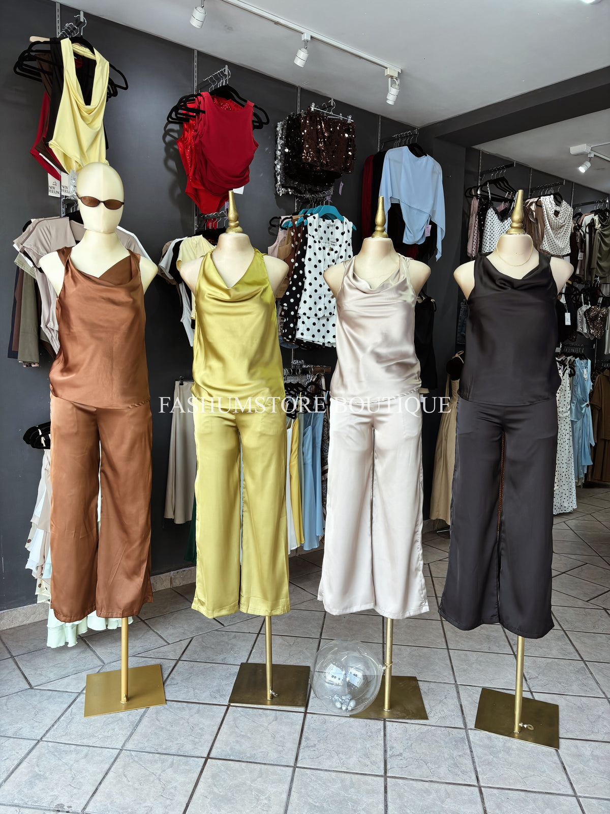 Conjunto satin con cinturón