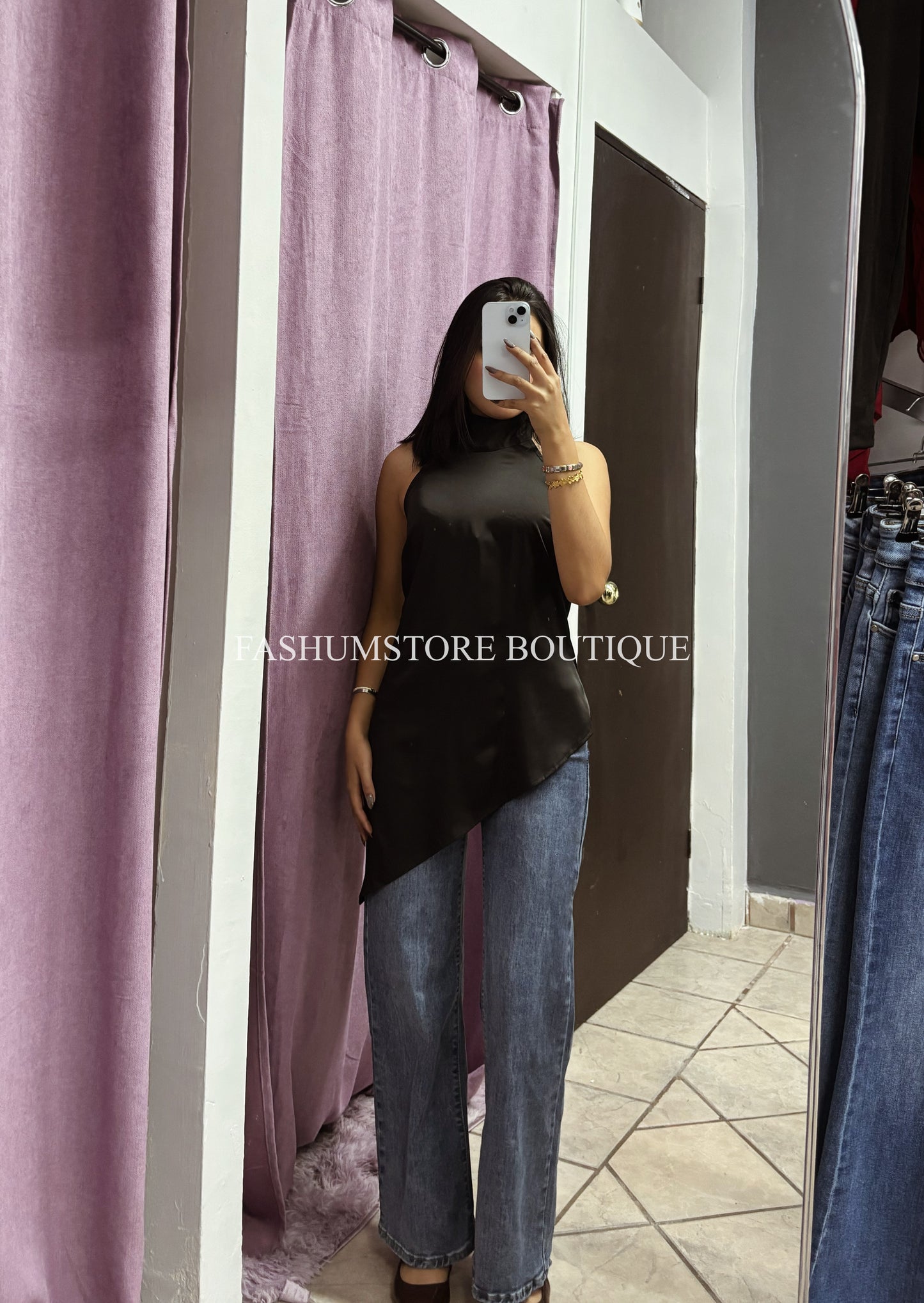 Blusa satinada cuello halter